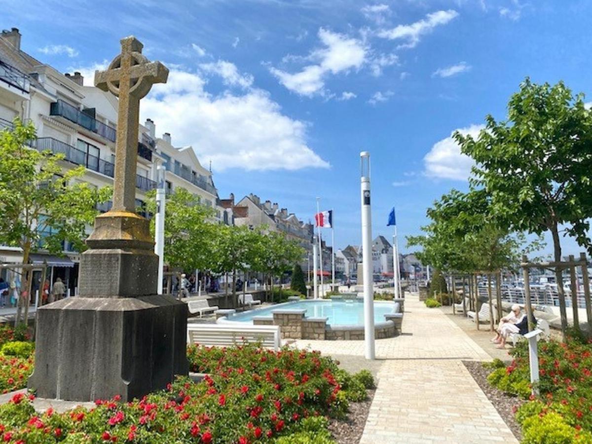 Detente Et Vue Sur Le Port Au Pouliguen Le Pouliguen Esterno foto